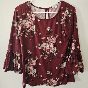 Nine Britton ruffle sleeve print top. Size small.